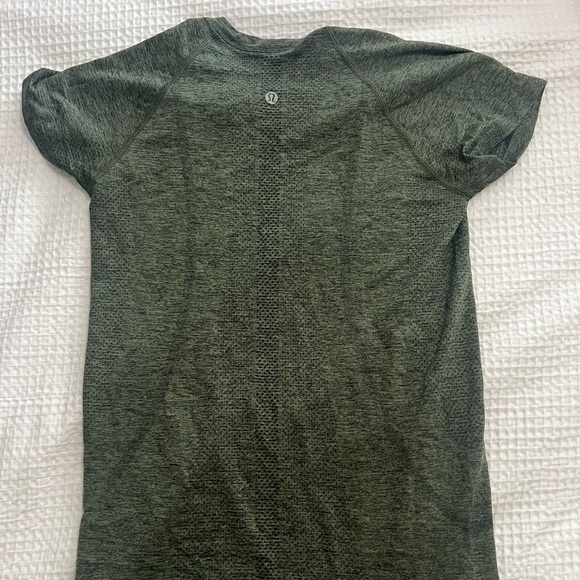 LULULEMON ARMY GREEN SWIFTLY TECH SIZE 6 - Picture 3 of 3